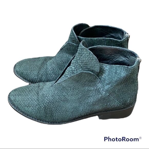 EILEEN FISHER black texture booties 8 - Picture 1 of 8